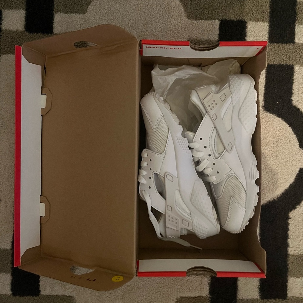 Nike Huarache Run GS Kids sneakers 4Y New in box